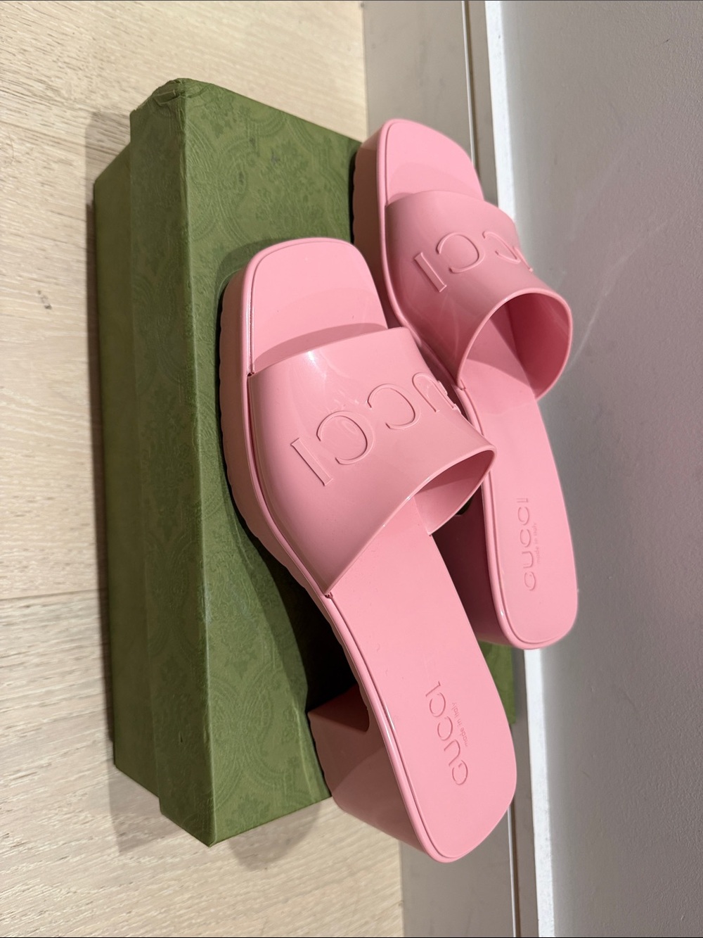 Gucci Rubber - color: wild rose, Open toe platform mule. With box and dust bags.